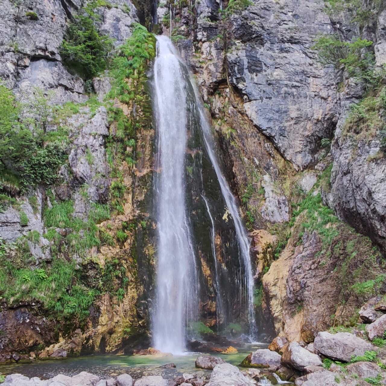Wodospad Grunasit, Albania